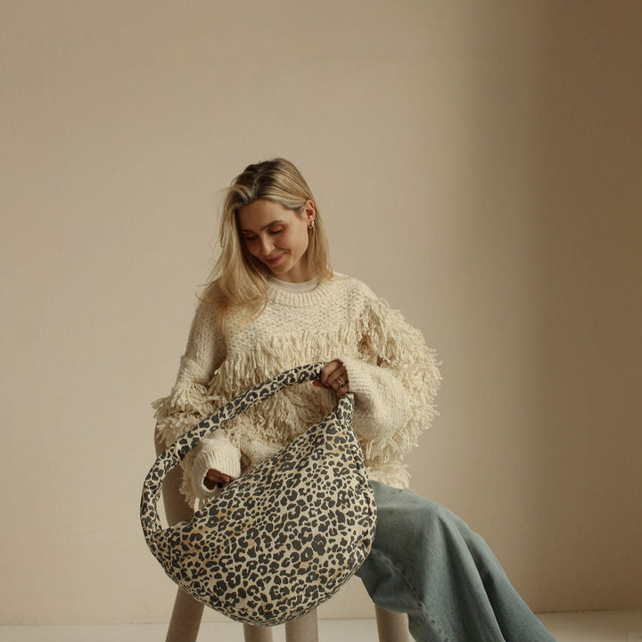 Puffy cross body bag leopard