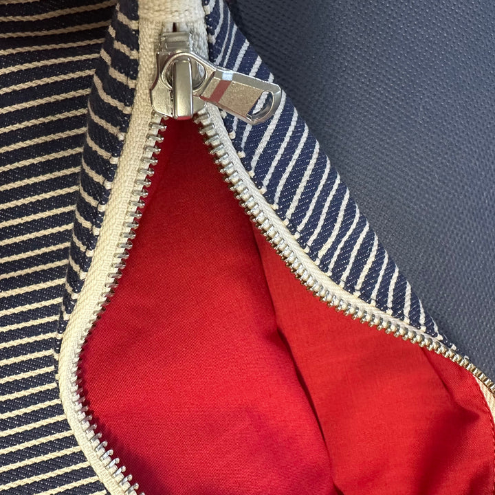 Pouch Barbette medium fond bleu stripes