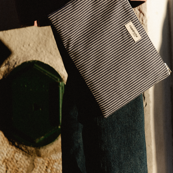 Pouch Barbette medium fond bleu stripes