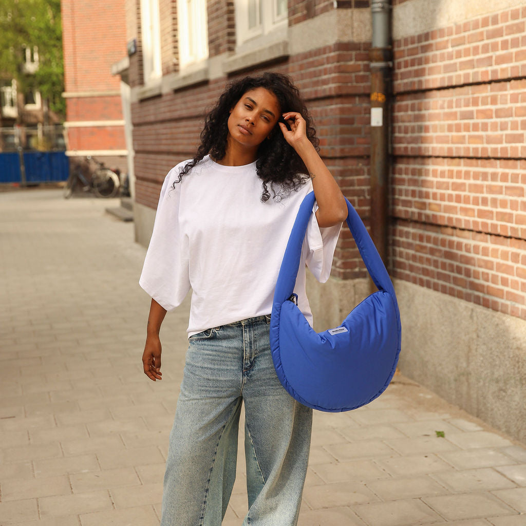 Puffy cross body bag blue