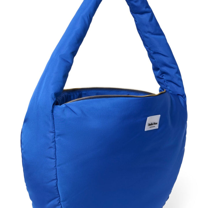 Puffy cross body bag blue