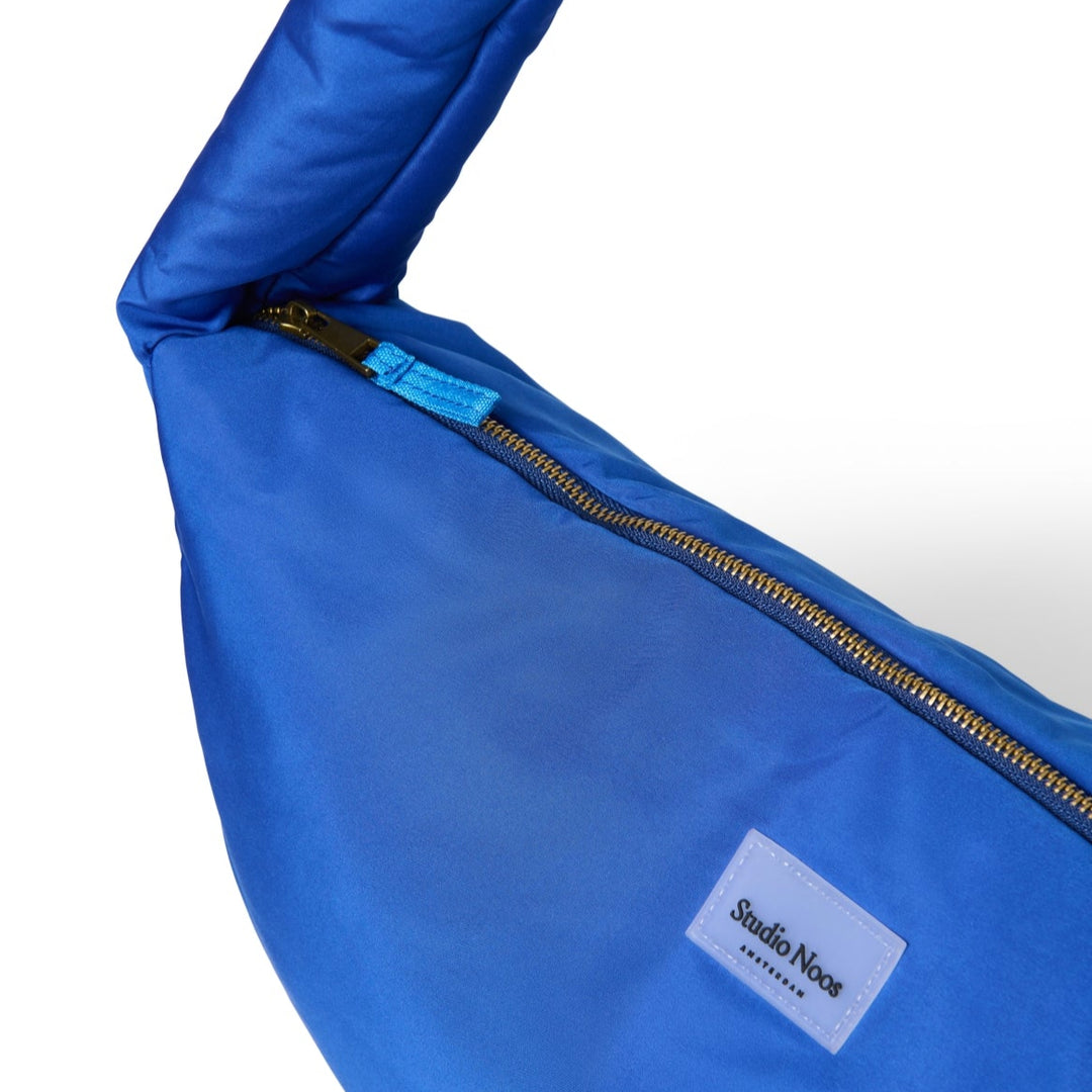 Puffy cross body bag blue