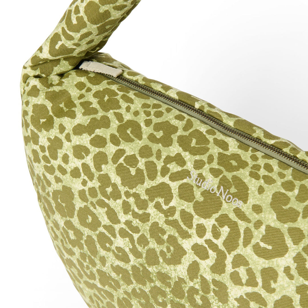 Puffy cross body bag groene luipaard