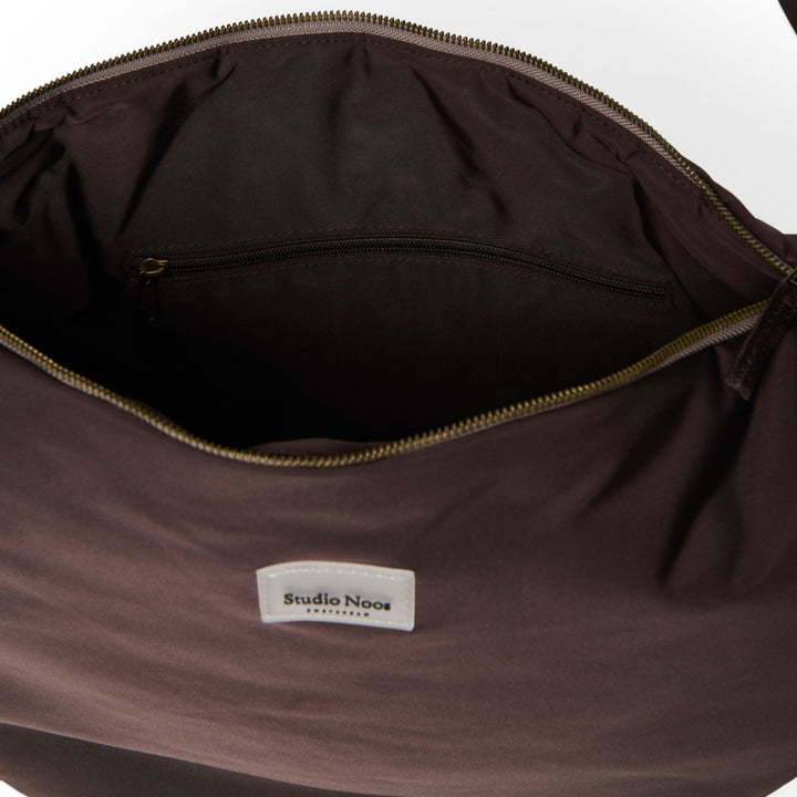 Puffy cross body bag brown