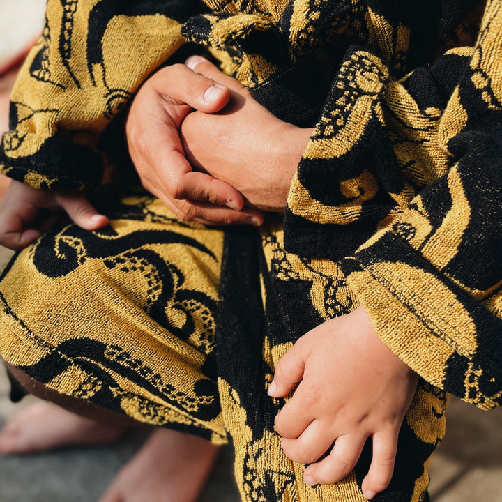 Robe Black octo kids / last size 8y