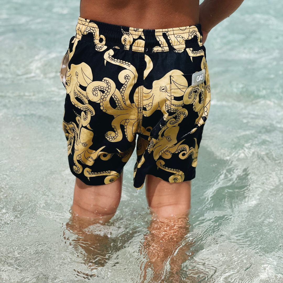 OAS Company - Swimshorts Black octo kids / last size 6y